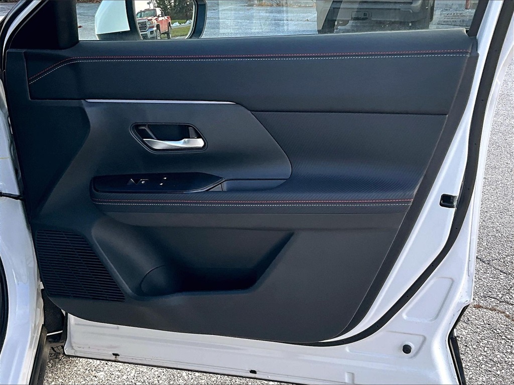 2025 Nissan Kicks SR - Photo 12