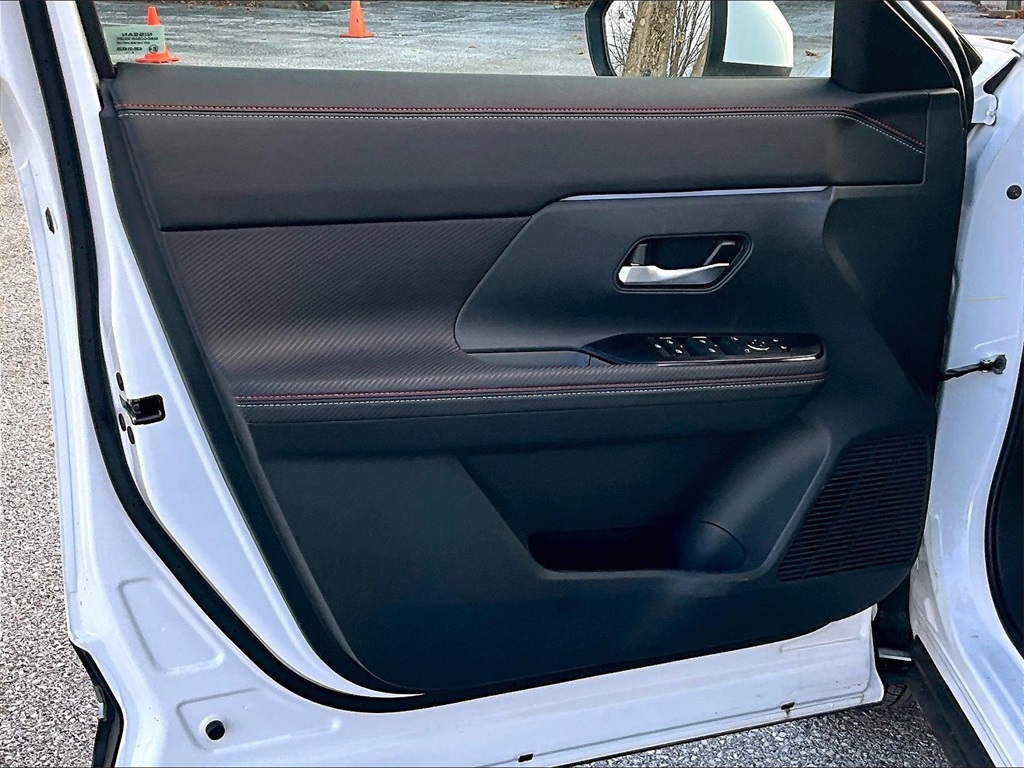 2025 Nissan Kicks SR - Photo 9