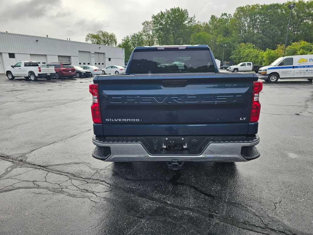 2023 Chevrolet Silverado 1500 LT - Photo 3