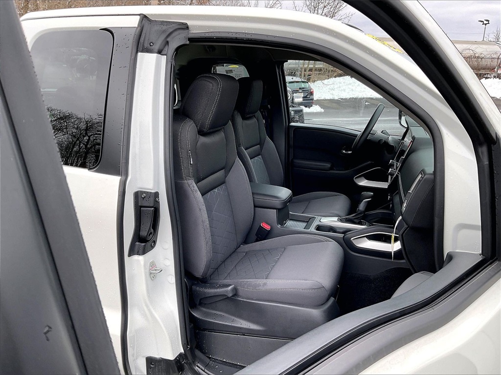 2025 Nissan Frontier SV - Photo 11