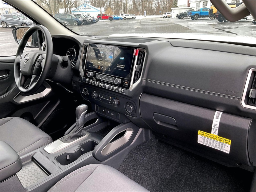 2025 Nissan Frontier SV - Photo 13