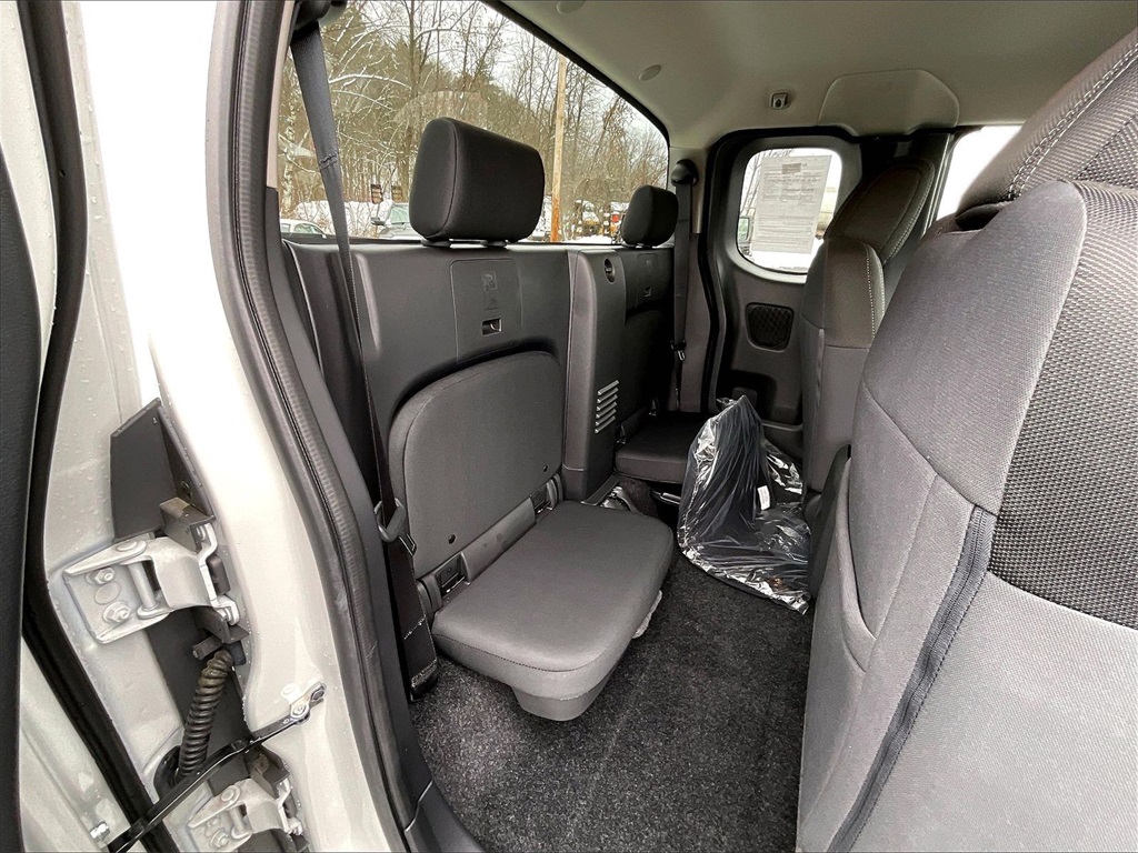 2025 Nissan Frontier SV - Photo 18