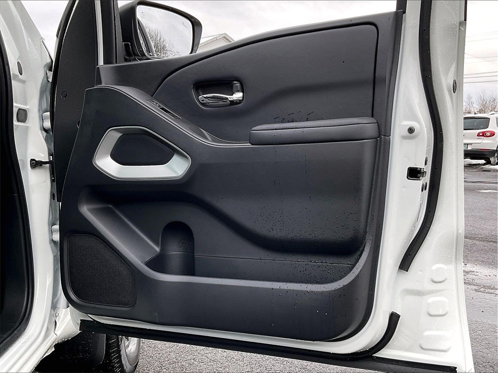2025 Nissan Frontier SV - Photo 25