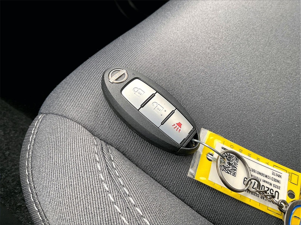 2025 Nissan Frontier SV - Photo 27