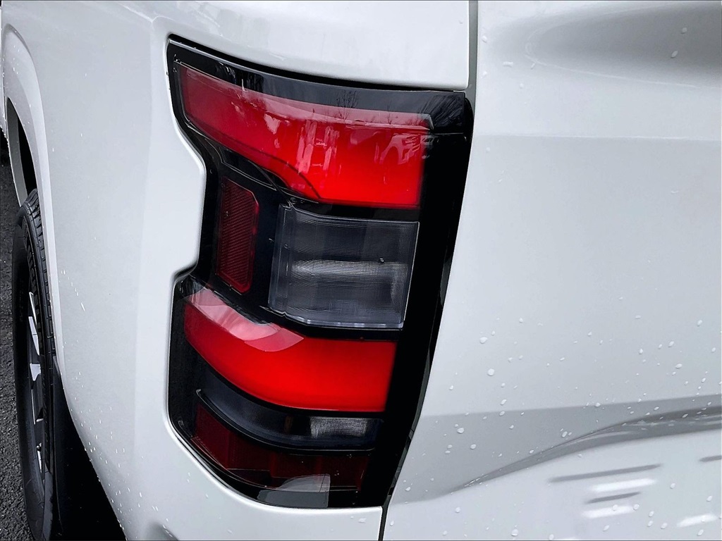 2025 Nissan Frontier SV - Photo 31