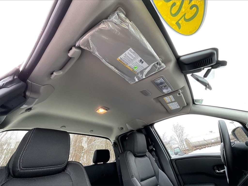 2025 Nissan Frontier SV - Photo 7