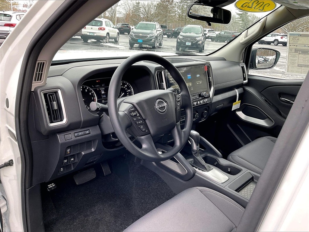 2025 Nissan Frontier SV - Photo 8