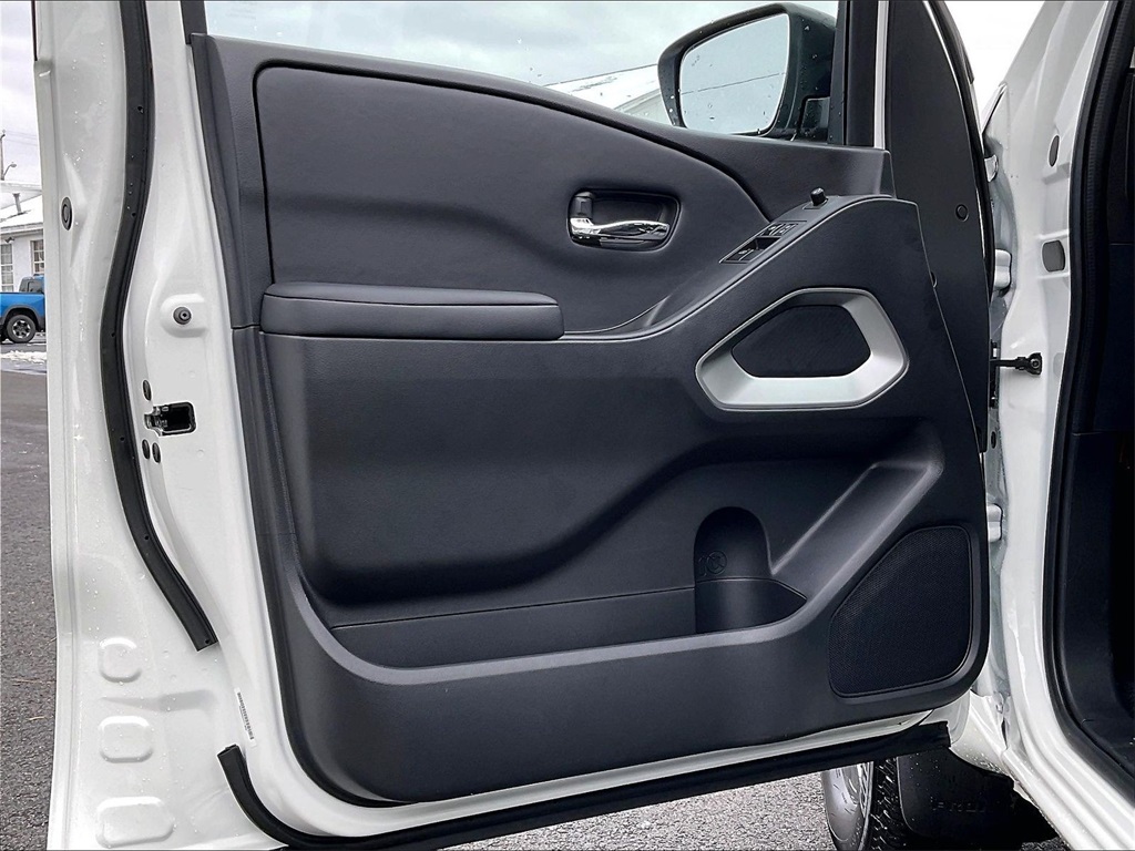 2025 Nissan Frontier SV - Photo 9