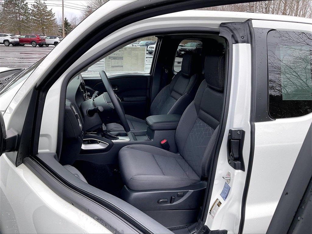 2025 Nissan Frontier SV - Photo 10