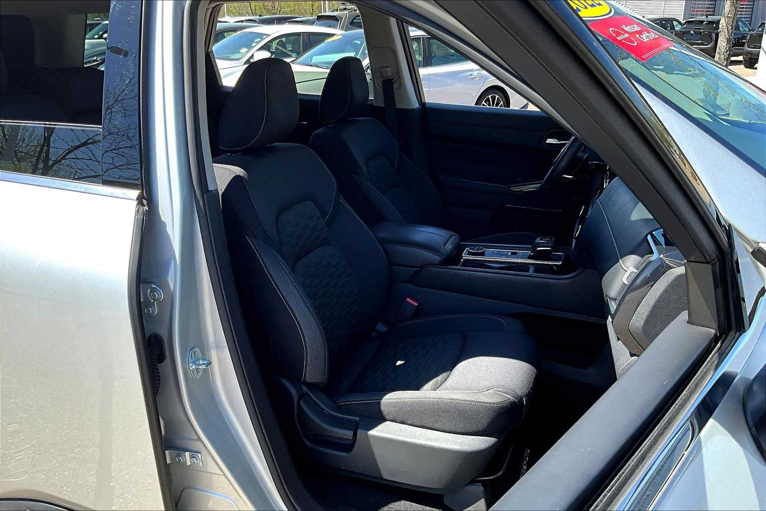 2022 Nissan Pathfinder SV - Photo 11