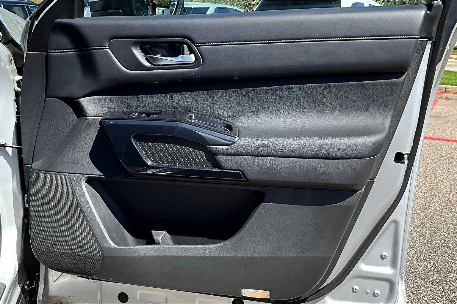 2022 Nissan Pathfinder SV - Photo 12