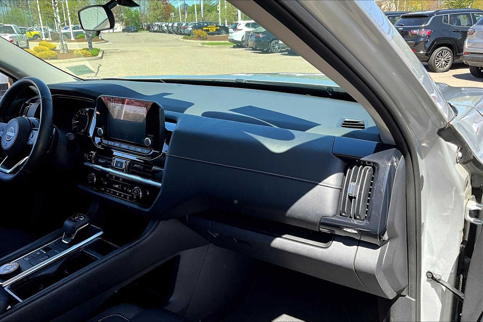 2022 Nissan Pathfinder SV - Photo 13