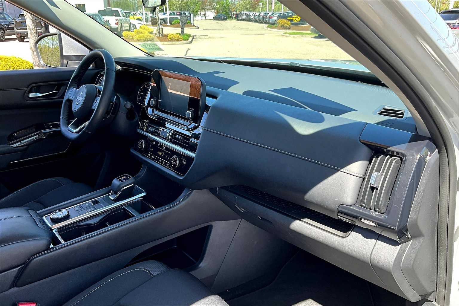 2022 Nissan Pathfinder SV - Photo 14
