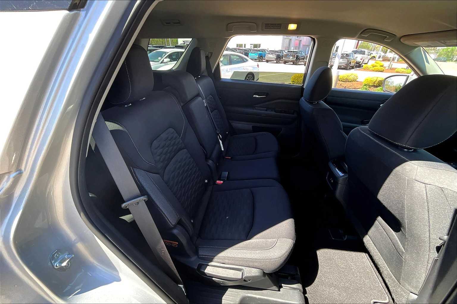 2022 Nissan Pathfinder SV - Photo 16