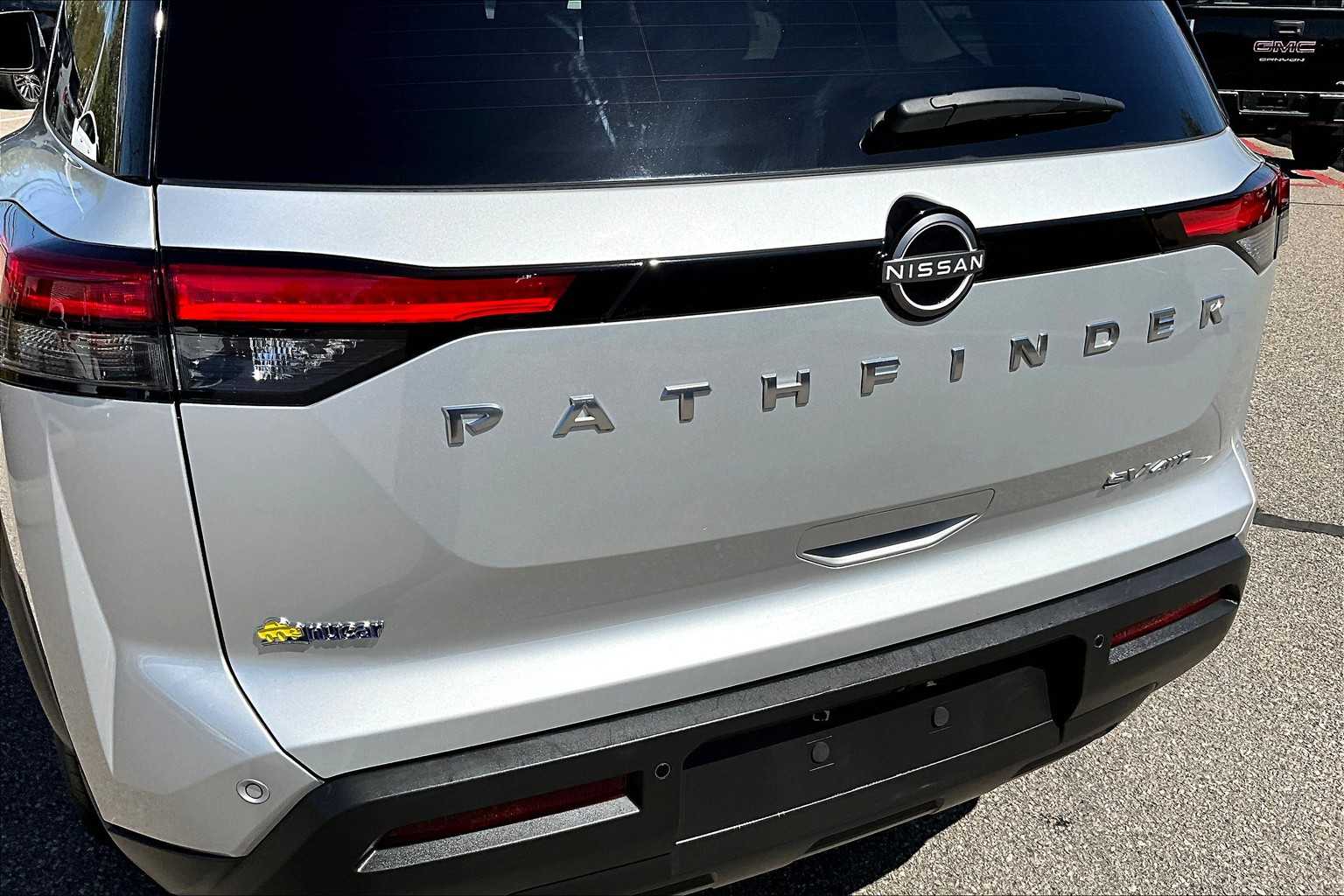 2022 Nissan Pathfinder SV - Photo 28