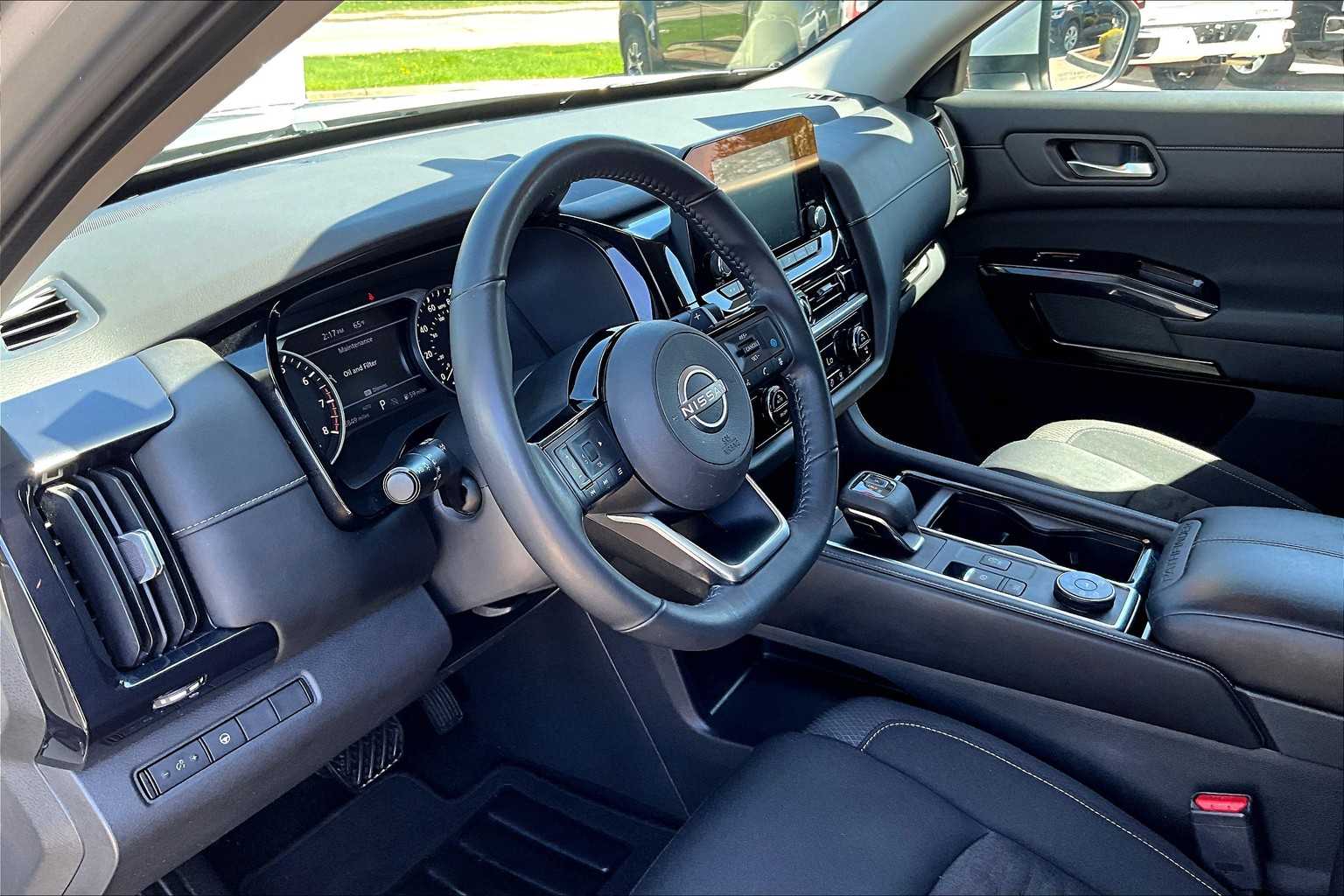 2022 Nissan Pathfinder SV - Photo 8