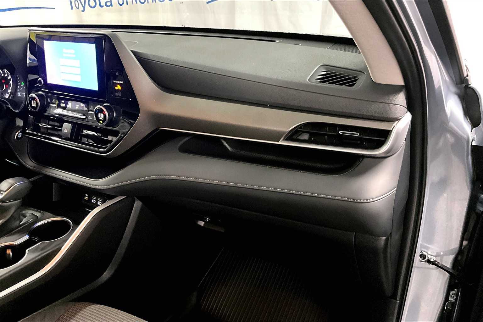 2024 Toyota Highlander LE - Photo 13