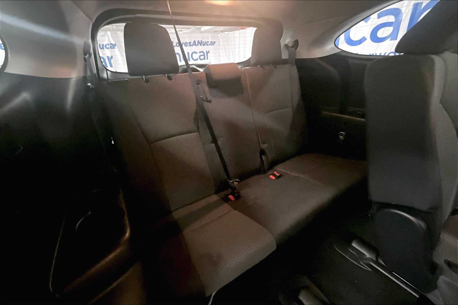 2024 Toyota Highlander LE - Photo 17