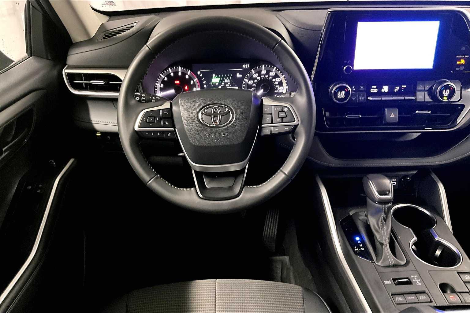 2024 Toyota Highlander LE - Photo 18