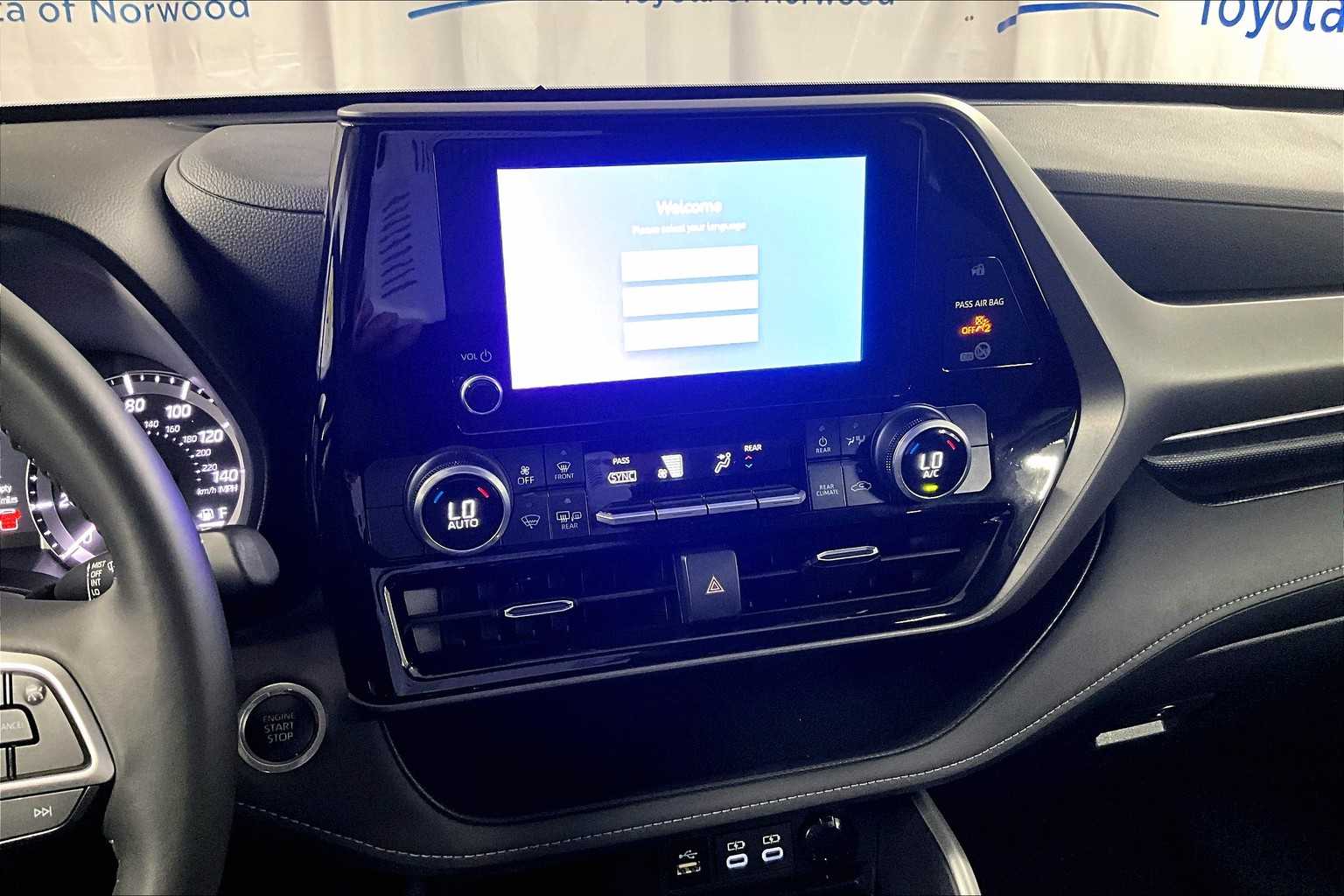 2024 Toyota Highlander LE - Photo 19