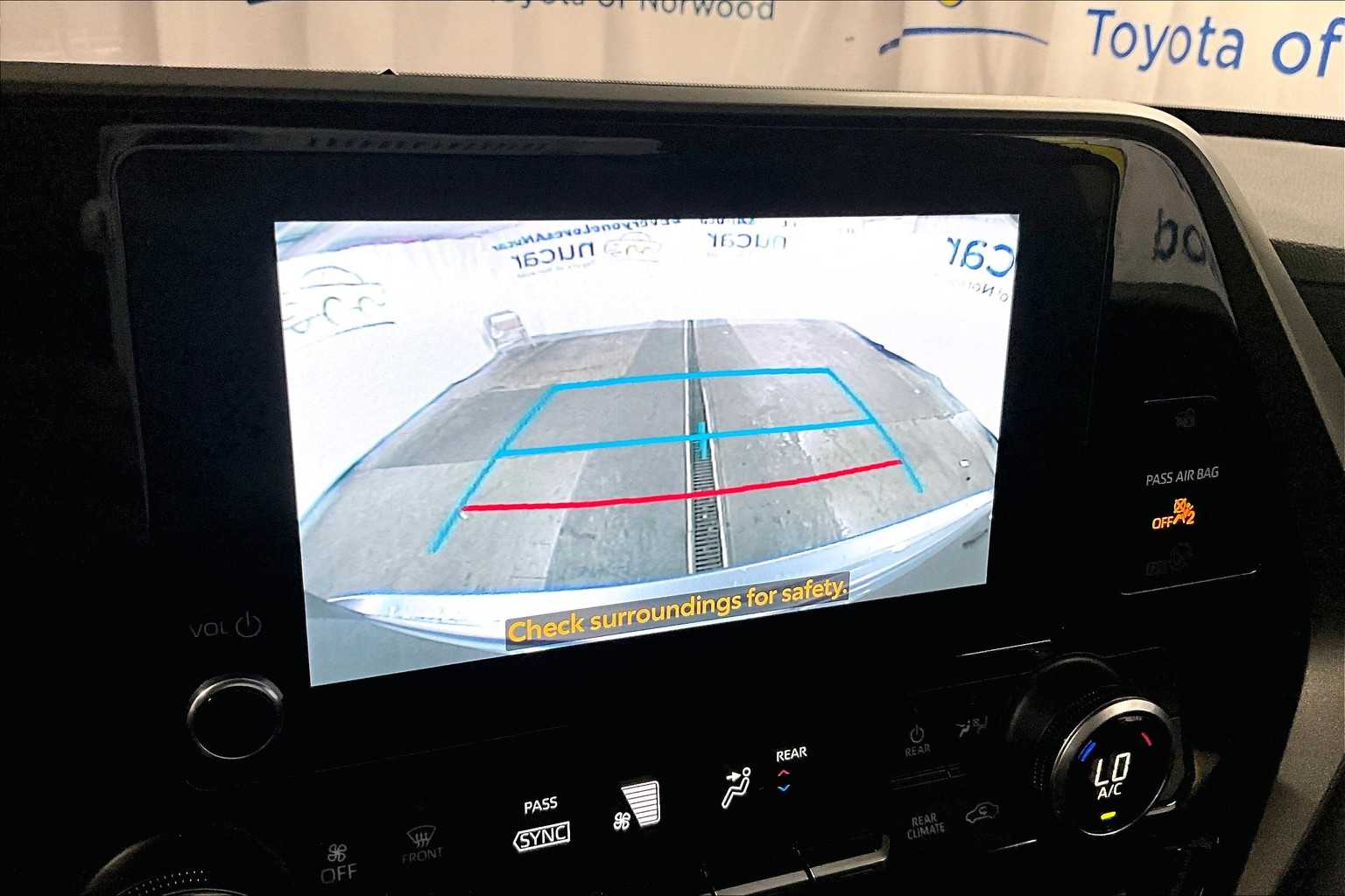 2024 Toyota Highlander LE - Photo 20