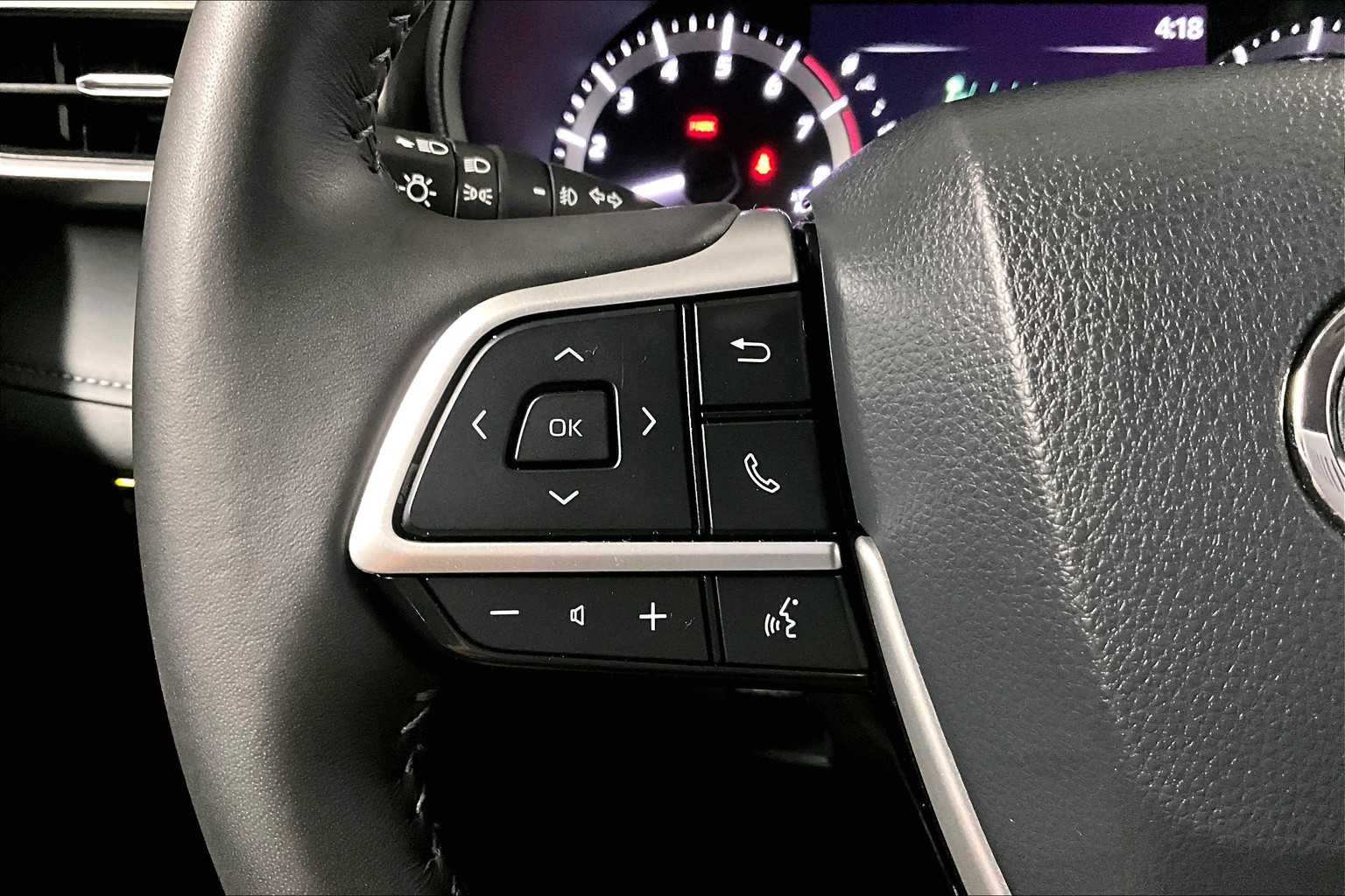 2024 Toyota Highlander LE - Photo 23