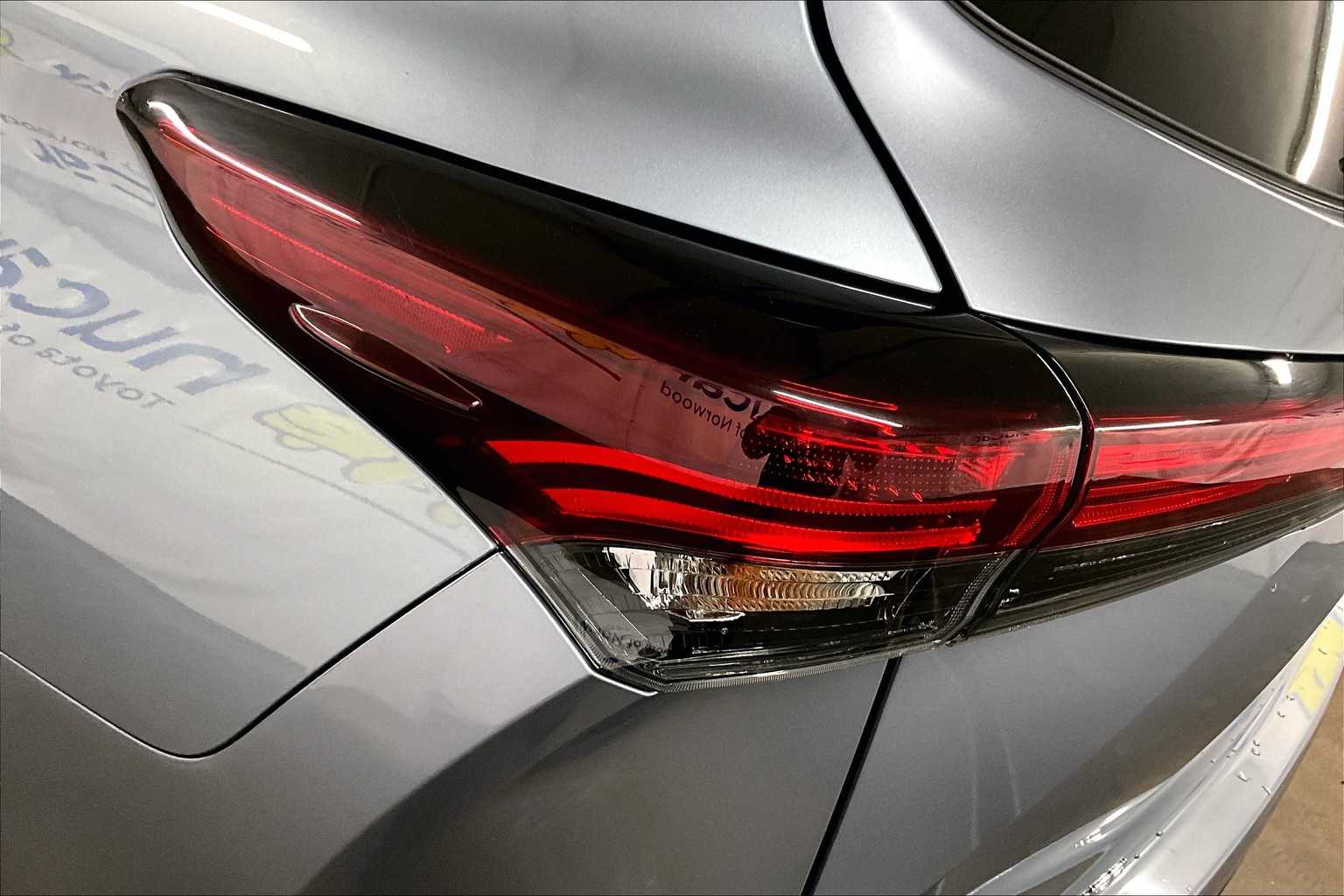 2024 Toyota Highlander LE - Photo 34