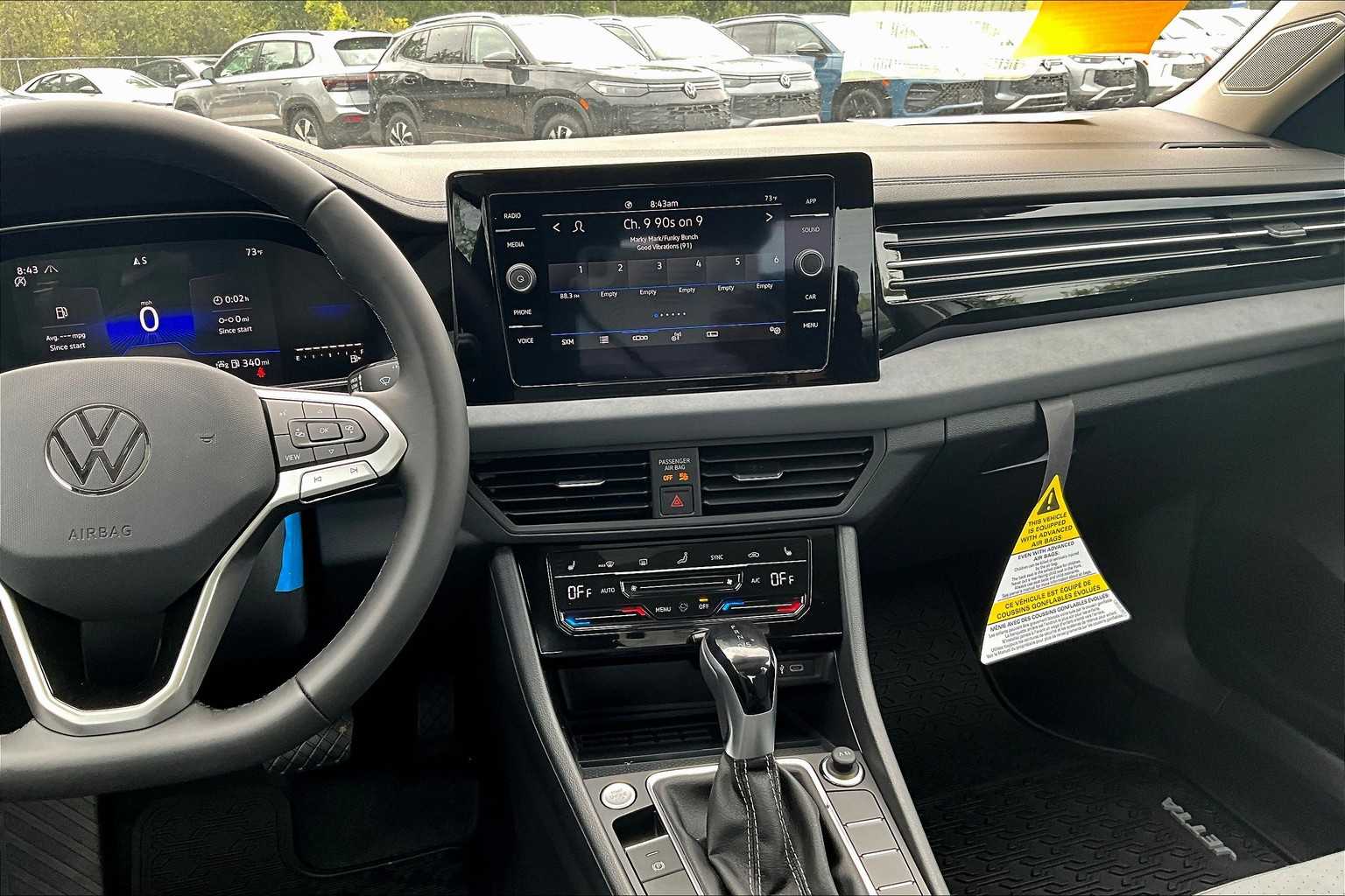 2025 Volkswagen Jetta SE - Photo 13