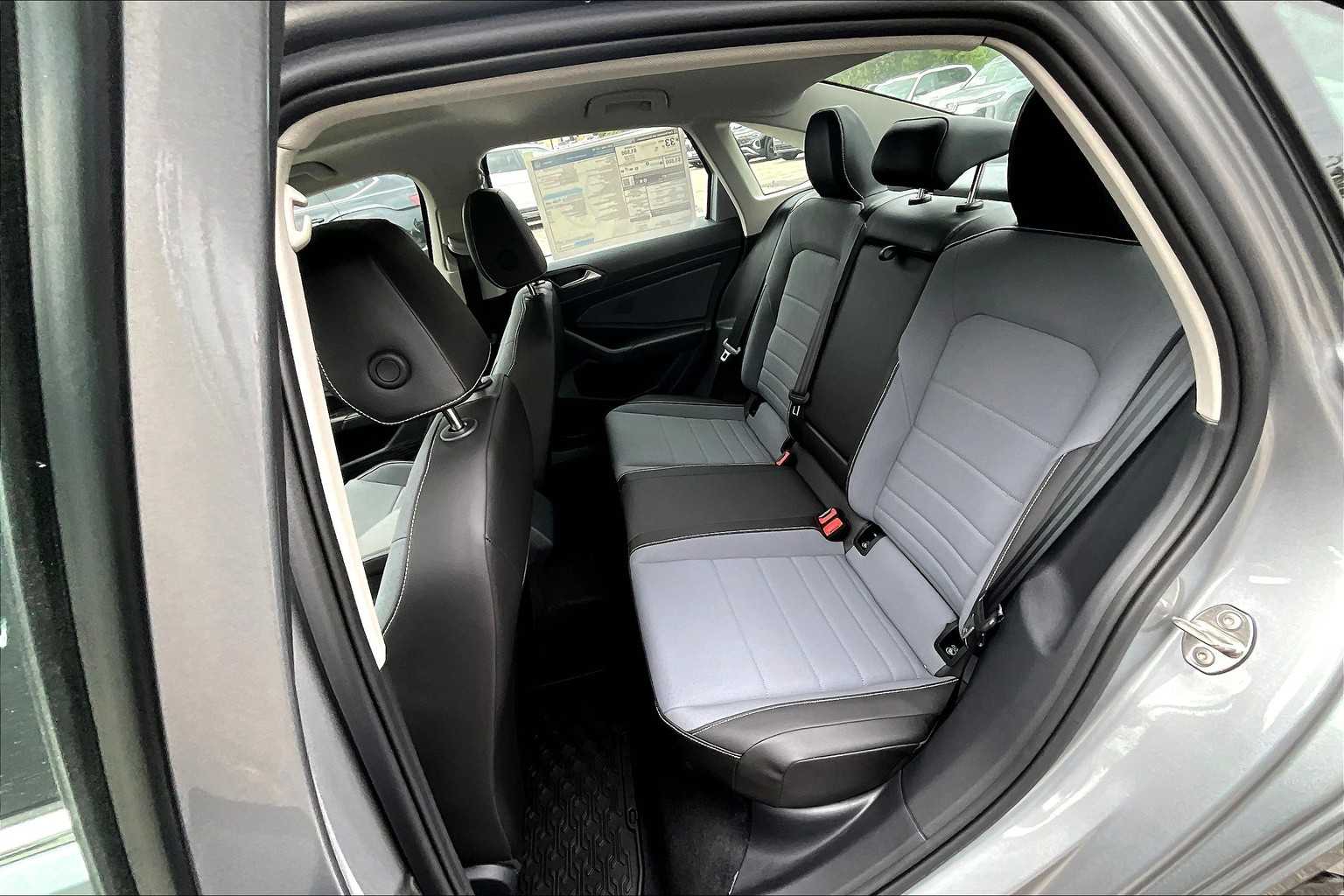 2025 Volkswagen Jetta SE - Photo 15