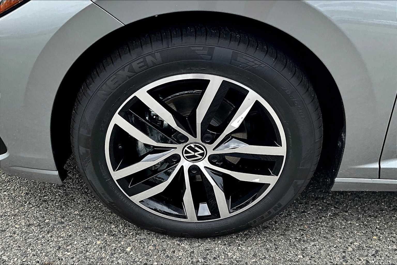 2025 Volkswagen Jetta SE - Photo 8