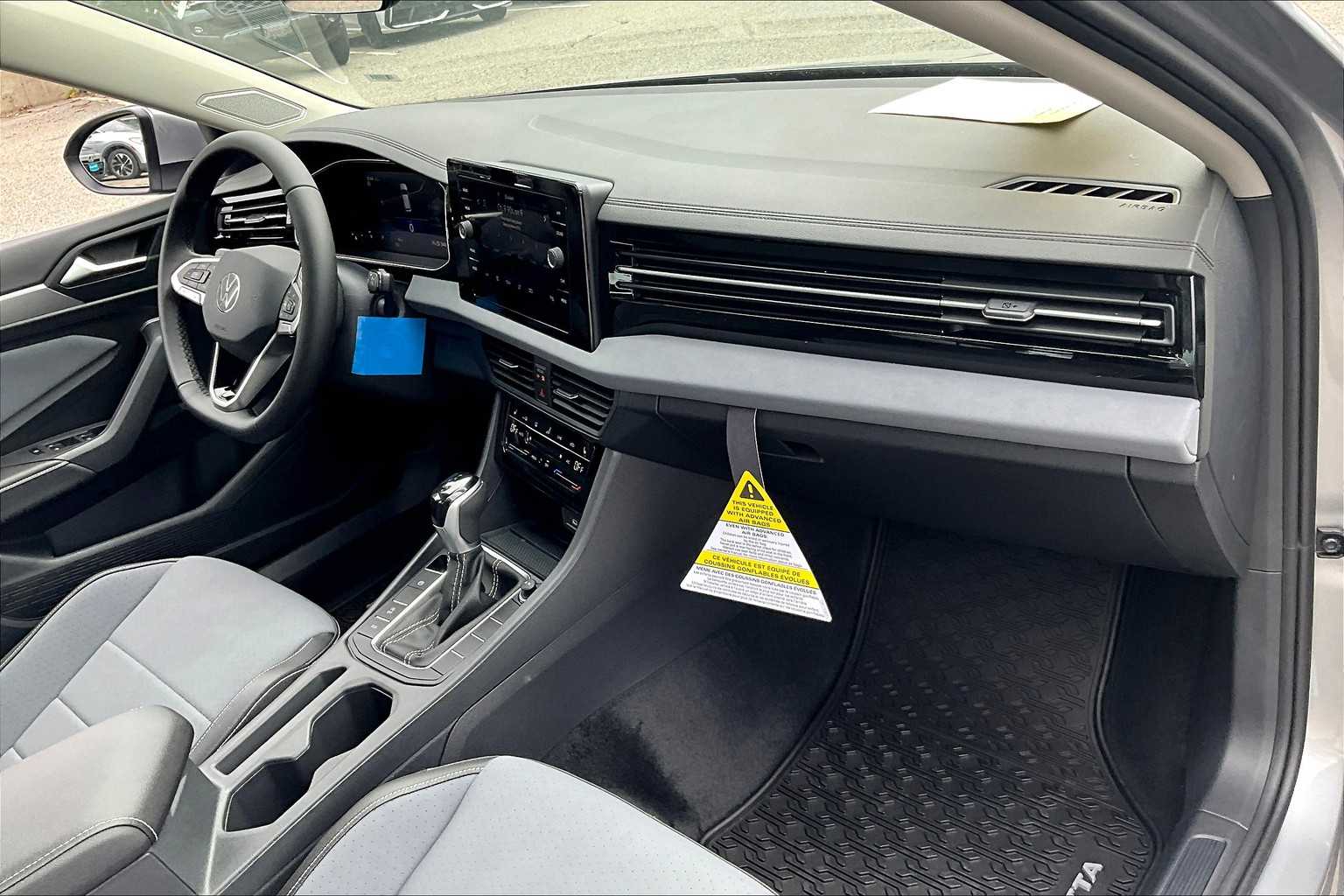 2025 Volkswagen Jetta SE - Photo 10
