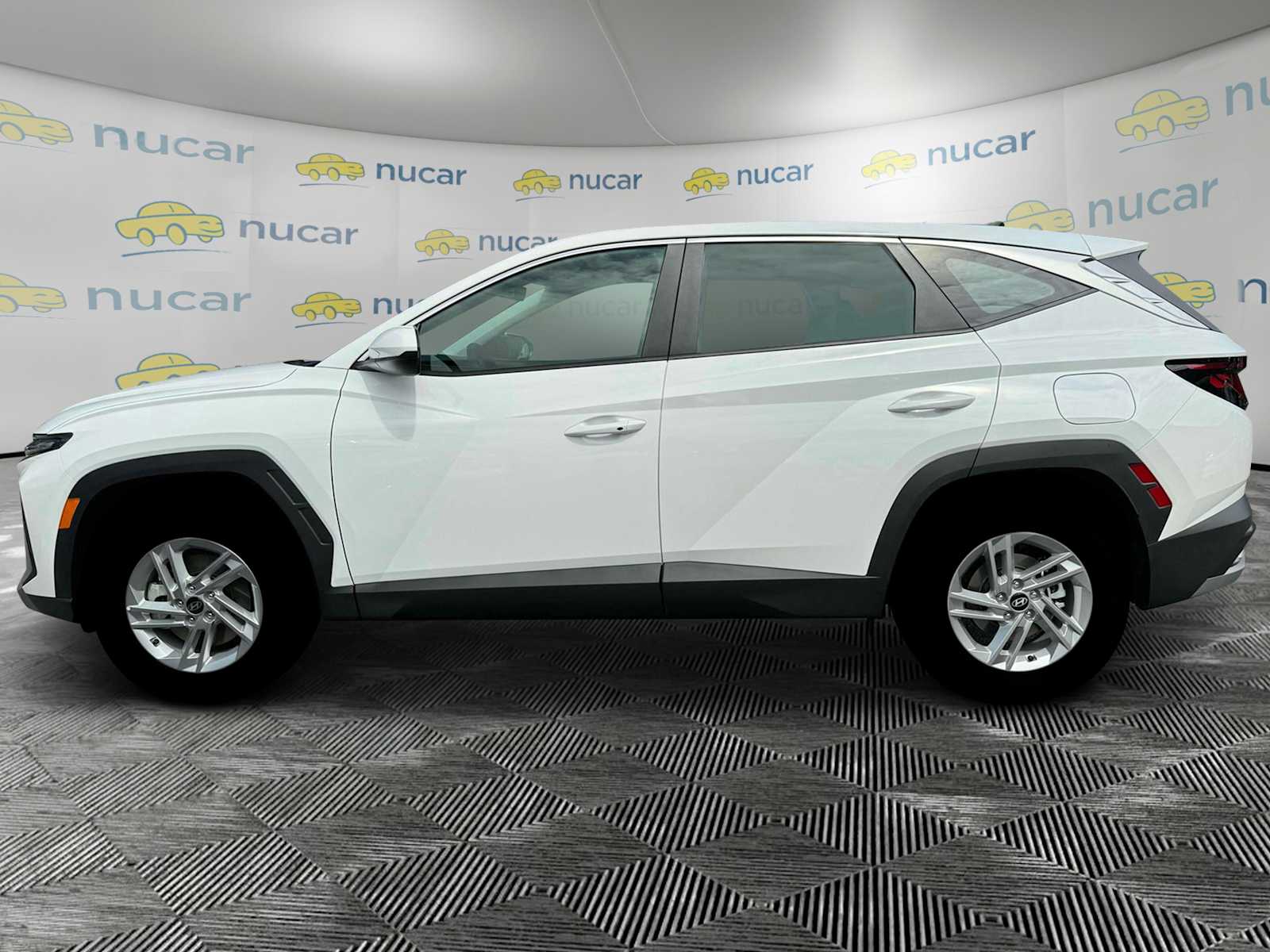 2025 Hyundai Tucson SE - Photo 4