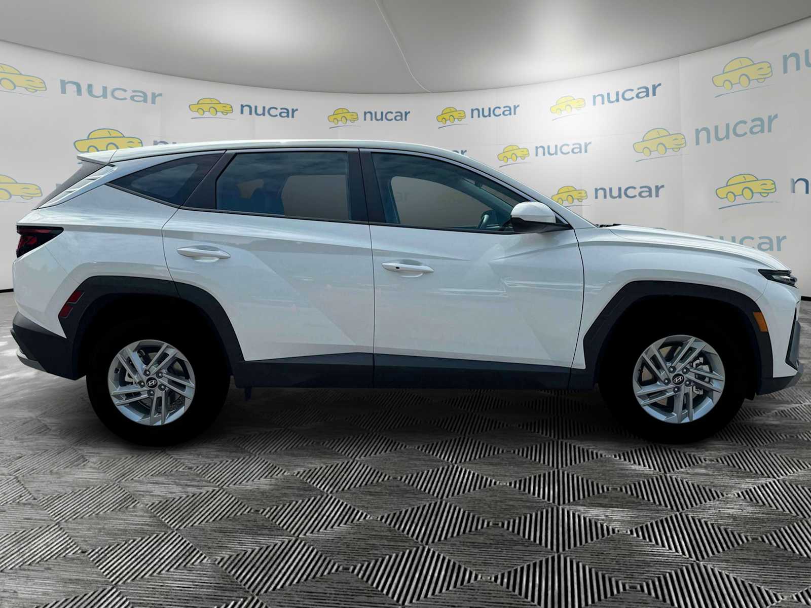2025 Hyundai Tucson SE - Photo 10