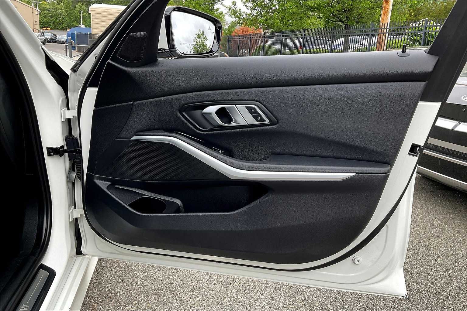 2020 BMW 3 Series 330i - Photo 12