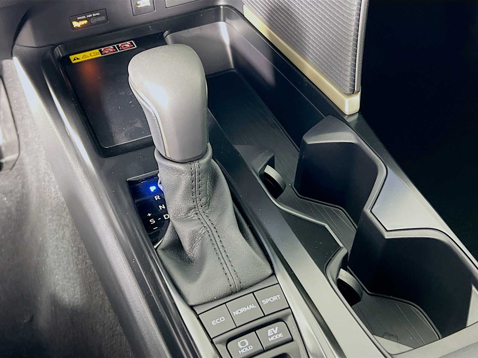 2025 Toyota Camry SE - Photo 11