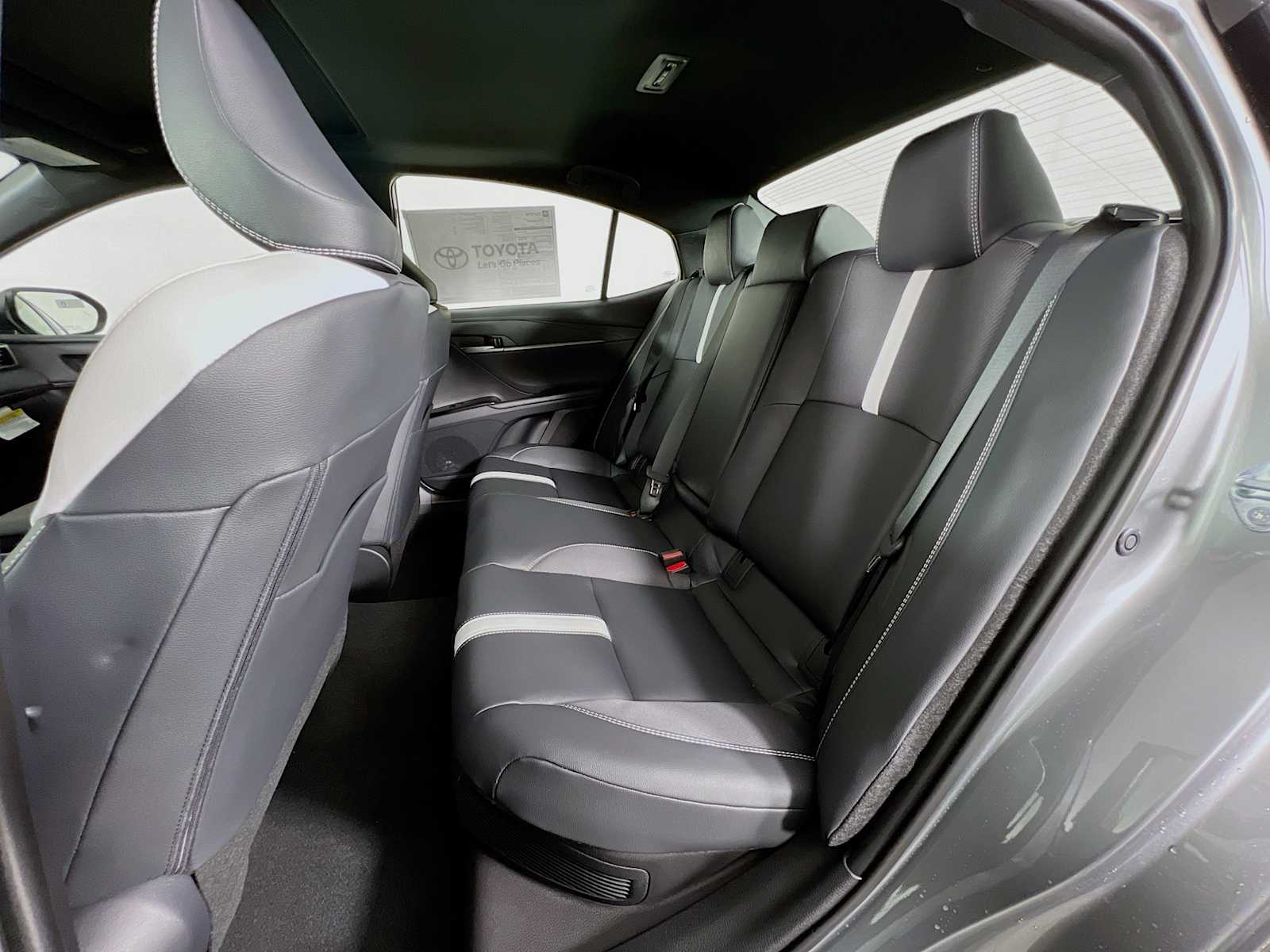 2025 Toyota Camry SE - Photo 13