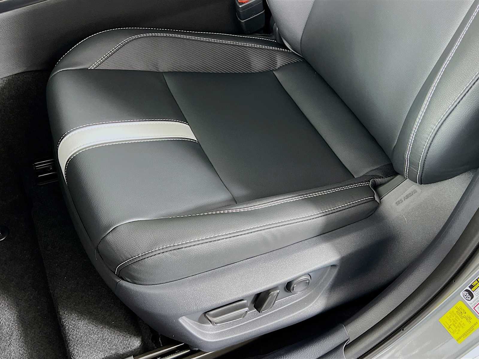 2025 Toyota Camry SE - Photo 17