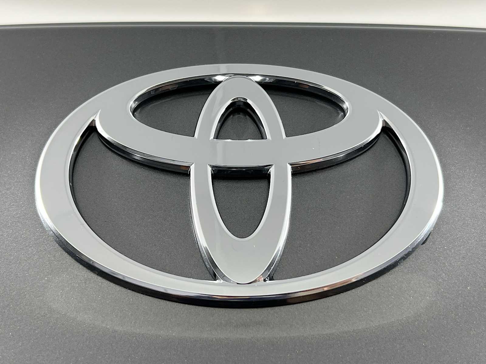 2025 Toyota Camry SE - Photo 18