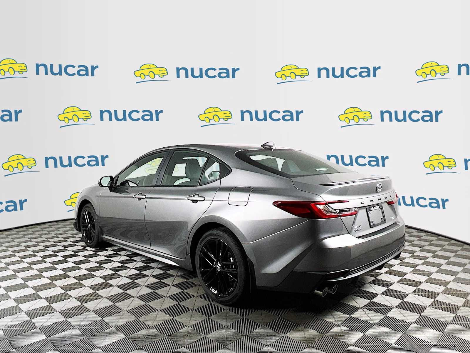 2025 Toyota Camry SE - Photo 4
