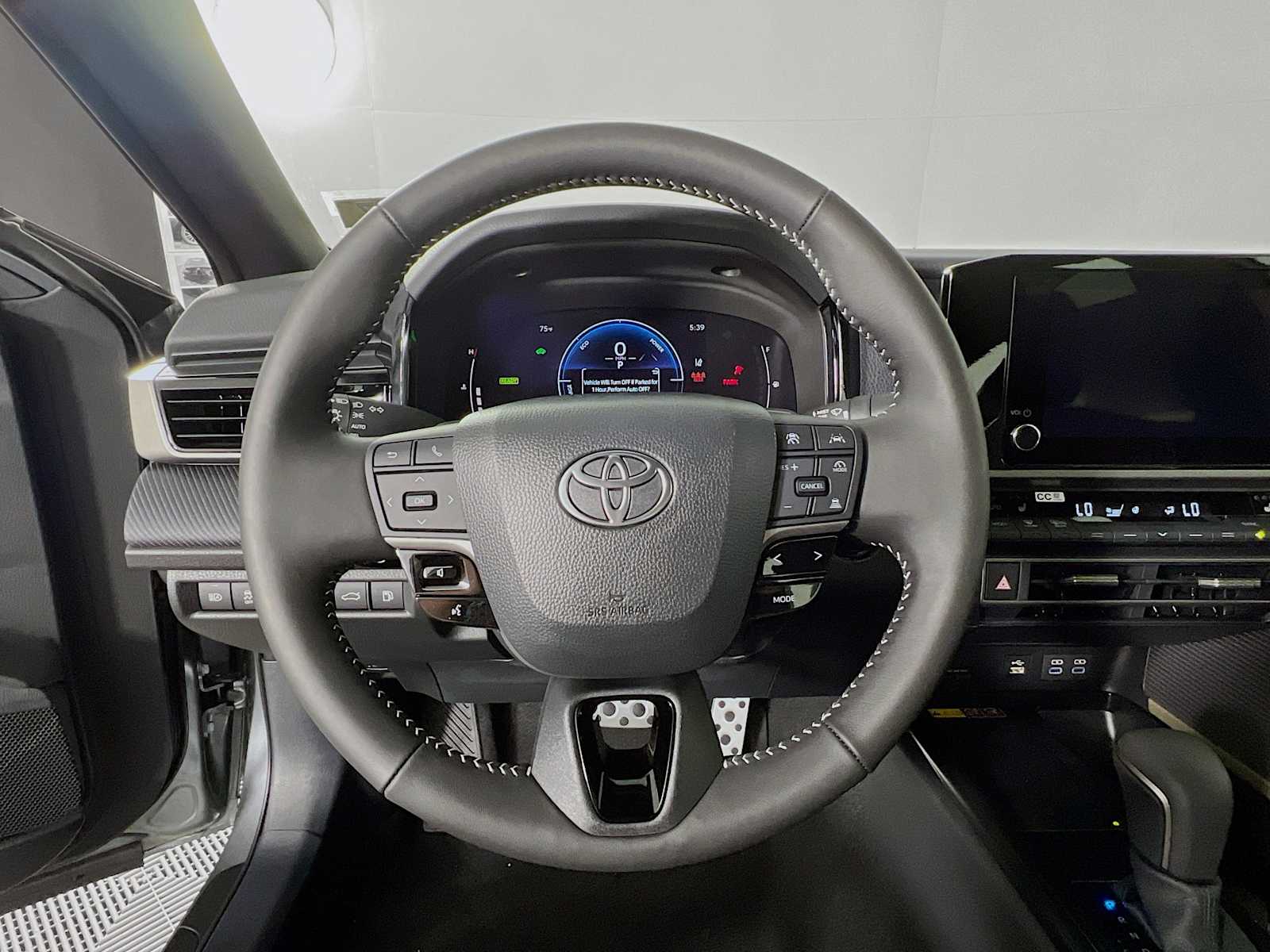 2025 Toyota Camry SE - Photo 7