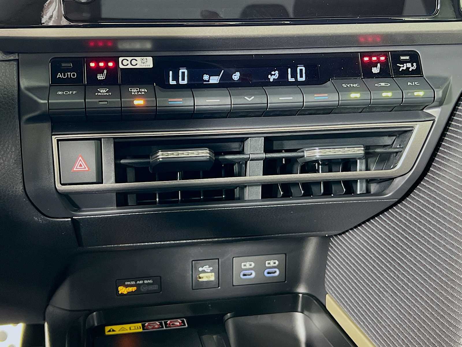 2025 Toyota Camry SE - Photo 10
