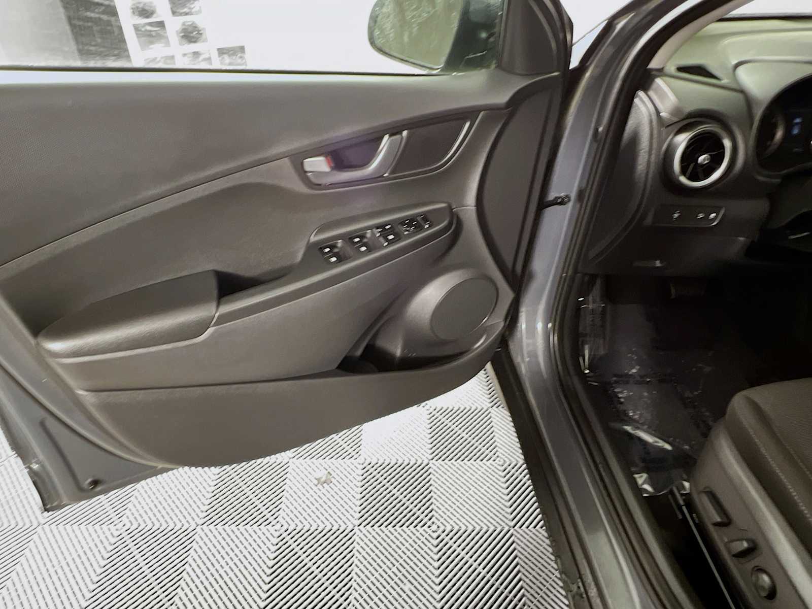 2023 Hyundai Kona SEL - Photo 18