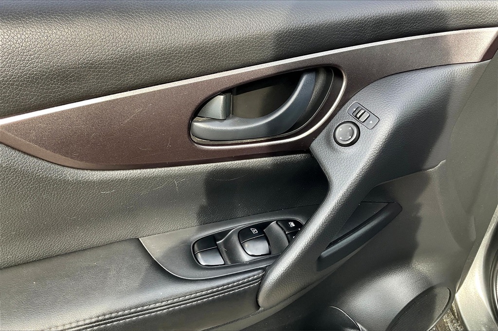 2017 Nissan Rogue Sport S - Photo 34