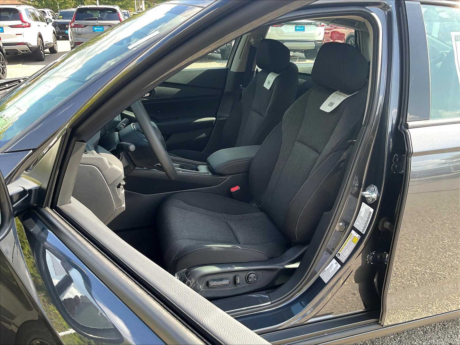 2025 Honda Accord SE - Photo 11