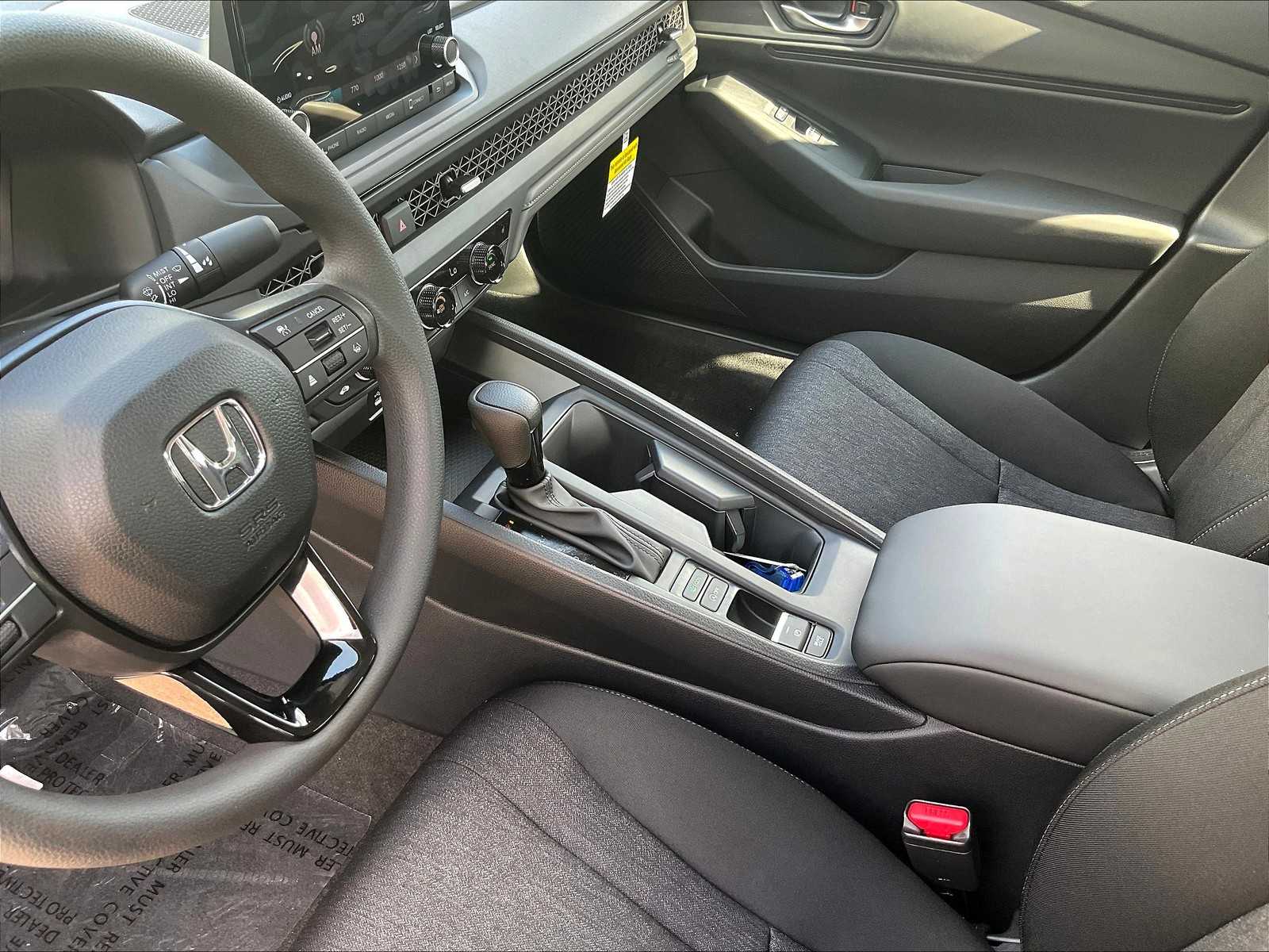 2025 Honda Accord SE - Photo 14
