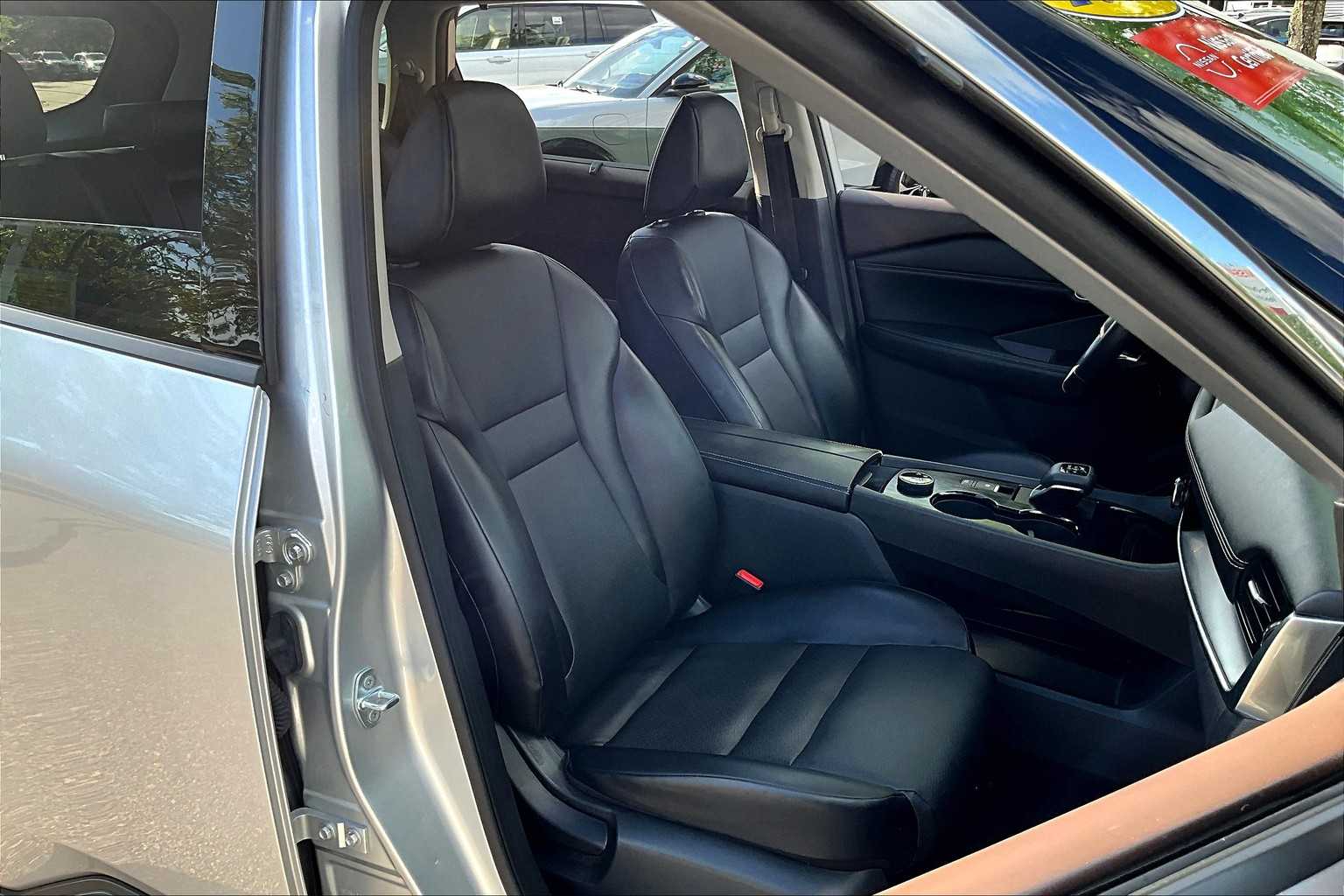 2021 Nissan Rogue SV - Photo 11