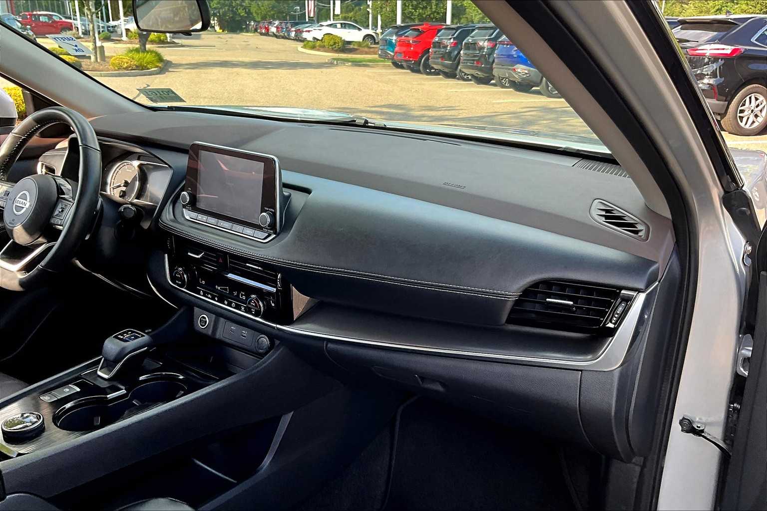 2021 Nissan Rogue SV - Photo 13