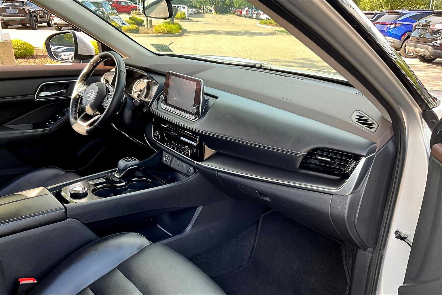 2021 Nissan Rogue SV - Photo 14