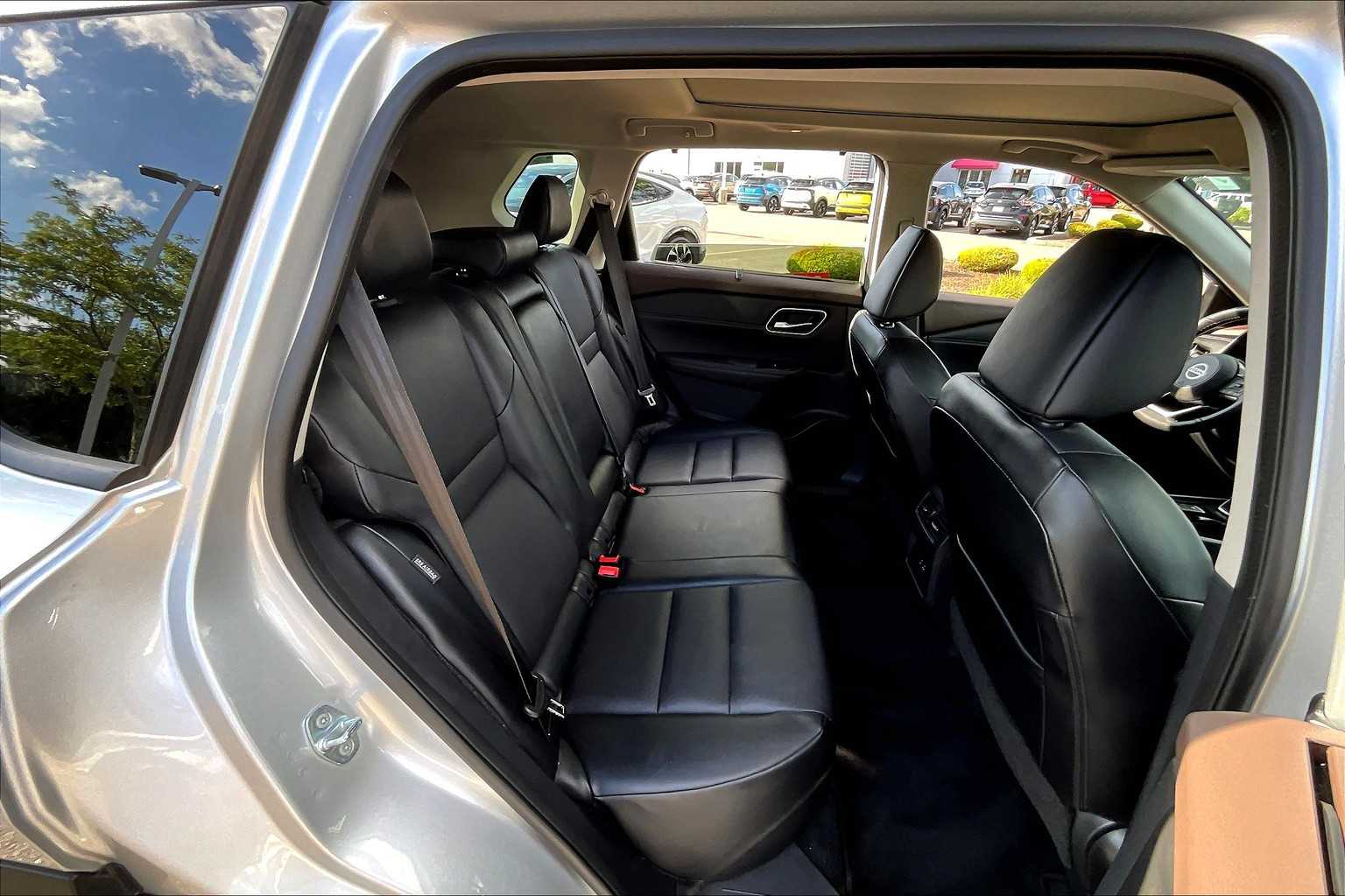 2021 Nissan Rogue SV - Photo 16