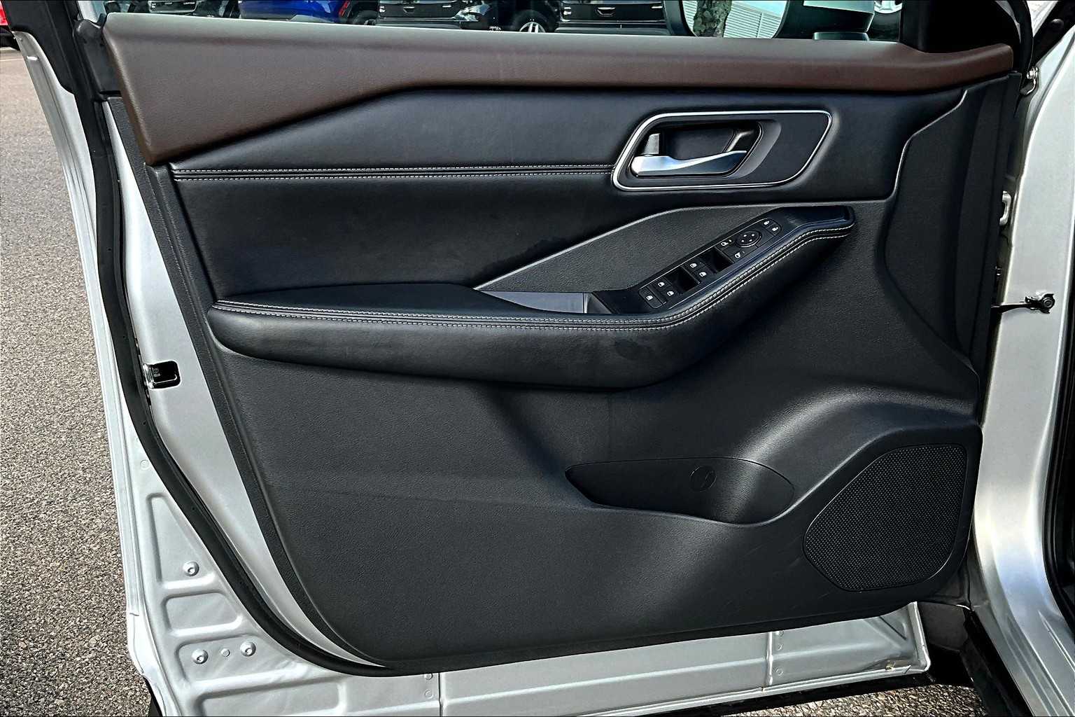 2021 Nissan Rogue SV - Photo 9